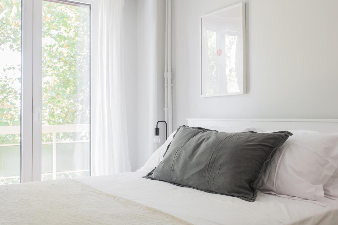 אתונה Absolute 2Br Apartment Near Emst Museum By Upstreet מראה חיצוני תמונה